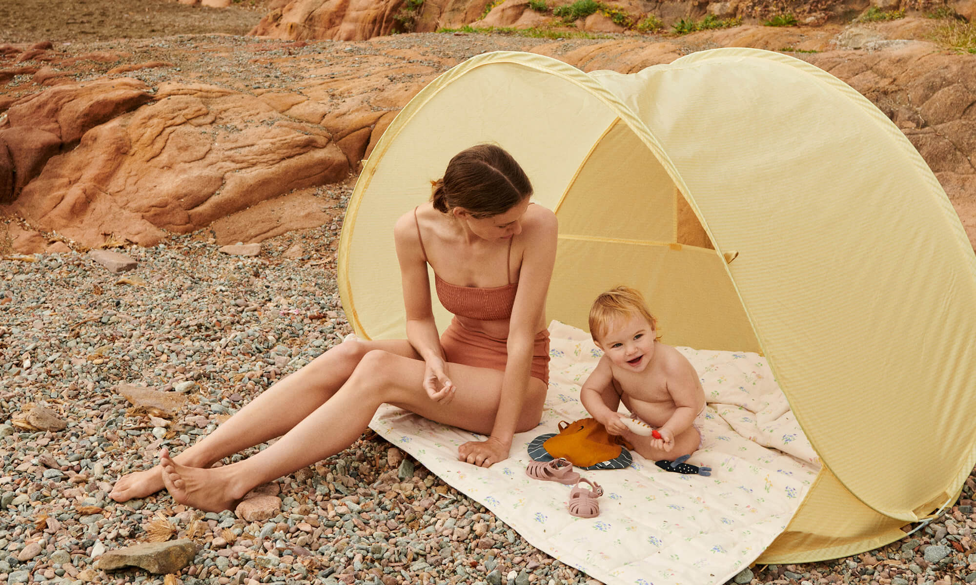 namiot-dla-dziecka-na-plaze-614mqh-1.jpg Jak wybrać namiot plażowy dla dzieci? O te kwestie musisz zadbać Mini Bubu Family Concept Store - obrazek 1
