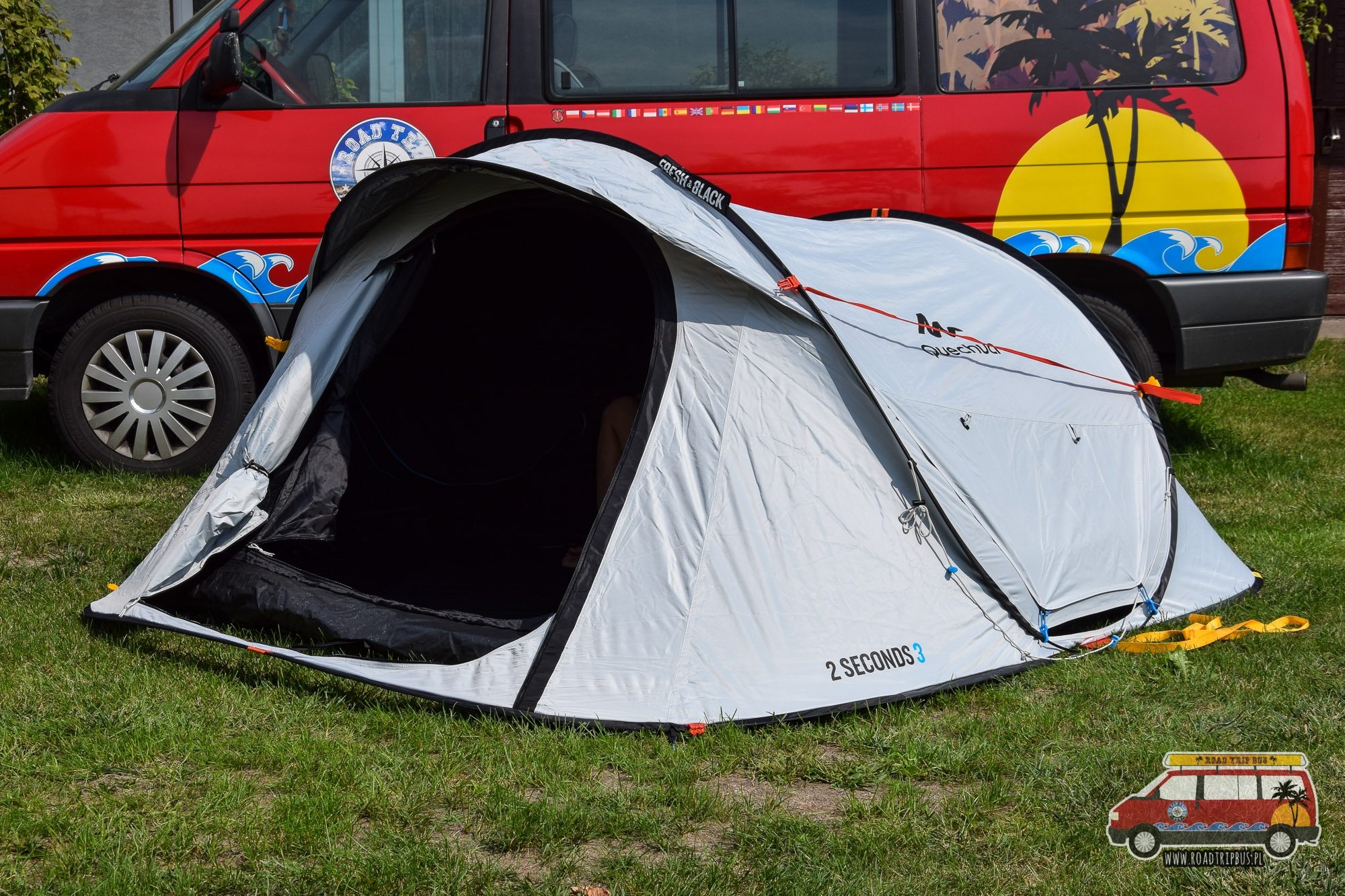 namiot-fresh-and-black-3-osobowy-142paj-1.jpg Namiot Quechua 2seconds Easy 3 Fresh&Black recenzja Road Trip Bus w drodze ku realizacji marzeń - obrazek 1