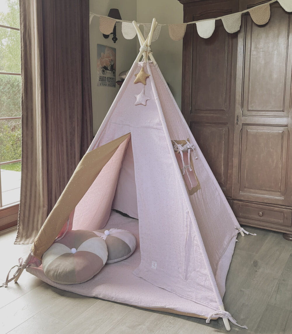 namiot-tipi-dla-dziecka-033tcz-1.jpg Namiot tipi dla dzieci blado różowy z matą podłogową - obrazek 1