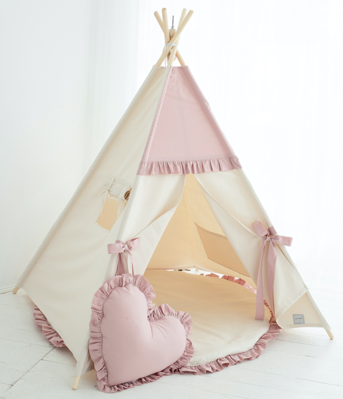 tipi-namiot-dla-dziewczynki-205zba-1.jpg Namiot tipi dla dziewczynki Pink Frill zestaw 5 el. - obrazek 1