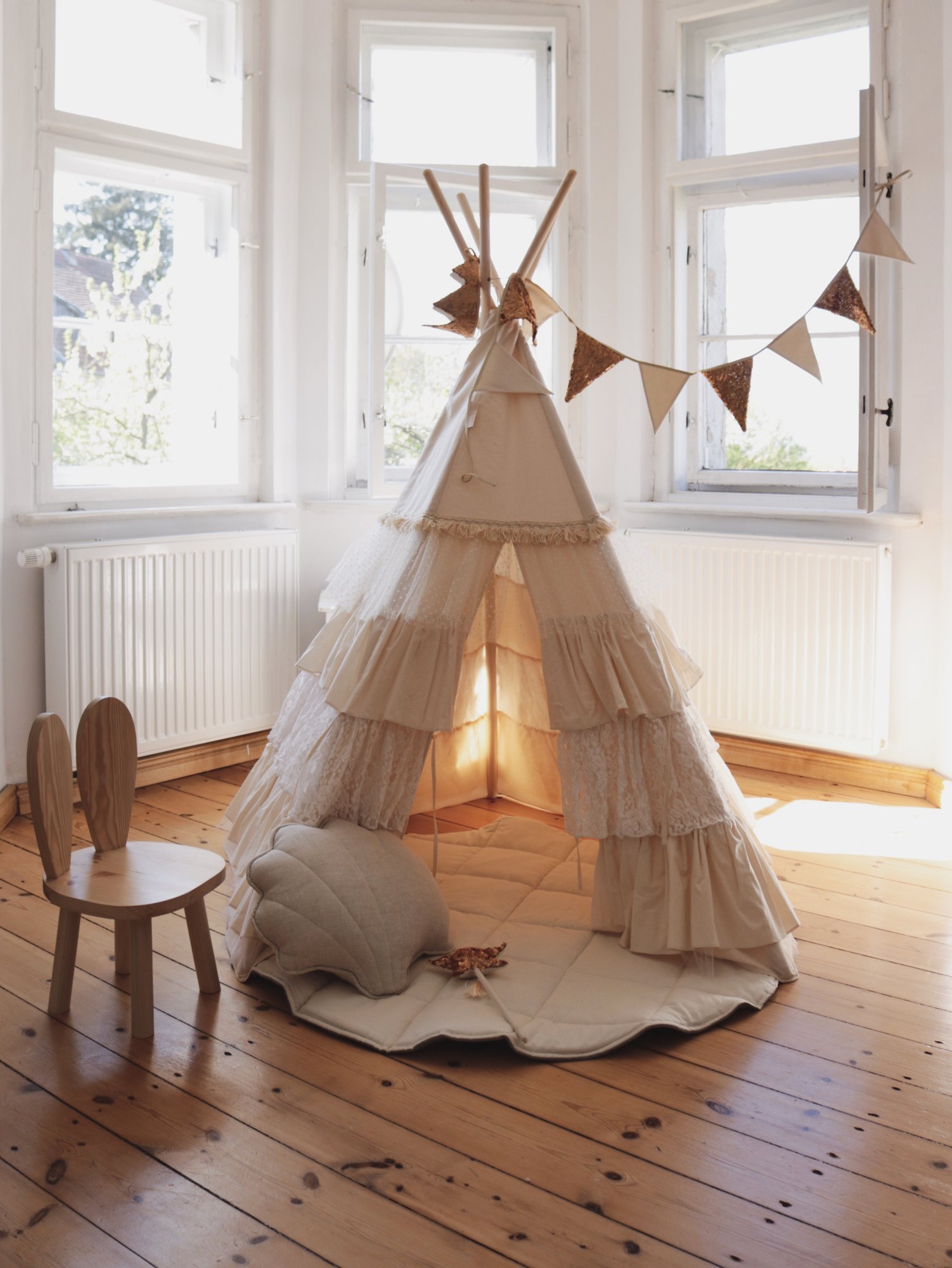 tipi-namiot-dla-dziewczynki-754ytn-1.jpg Namiot tipi z falbanami "Shabby chic" - obrazek 1