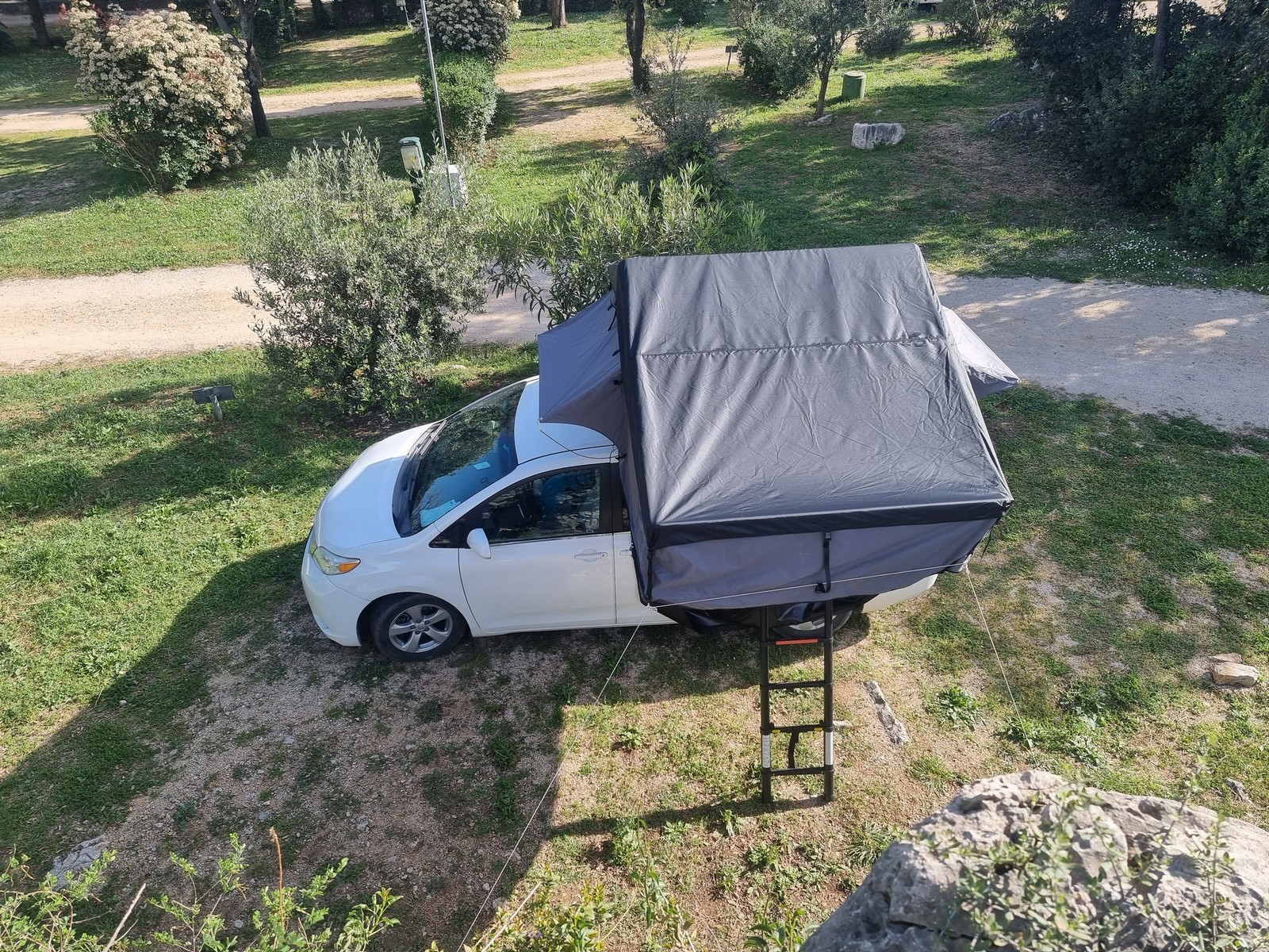 wynajem-namiotu-dachowego-029ypm-1.jpg Wynajem namiotu dachowego 160x240 Wypożyczalnia sprzętu turystycznego, górskiego, via ferrata, lonże, uprzęże, kaski, raki, czekany, liny. Katowice, Zabrze, Sosnowiec, Tychy, Mikołów. - obrazek 1